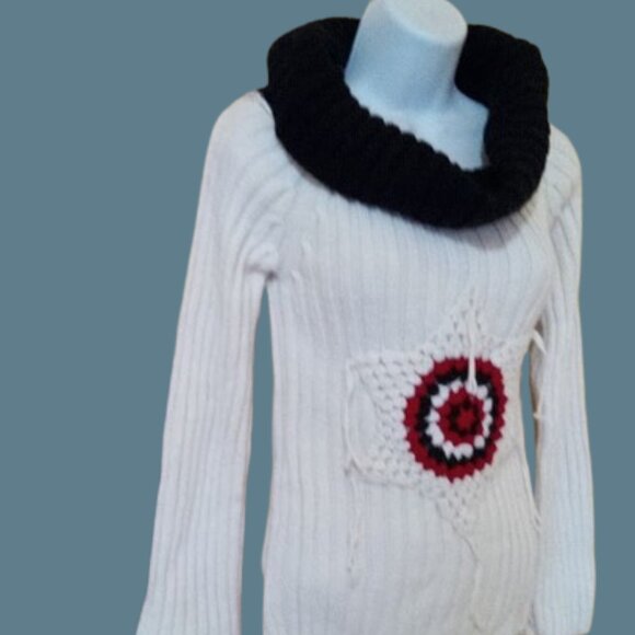 White, Black and Red Vintage Wool Blend Sweater Fits Size Small - Picture 2 of 5